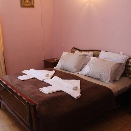 21 На Удачу Hotel Rustavi  Eksteriør billede