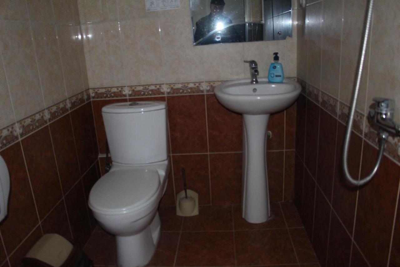 21 На Удачу Hotel Rustavi  Eksteriør billede
