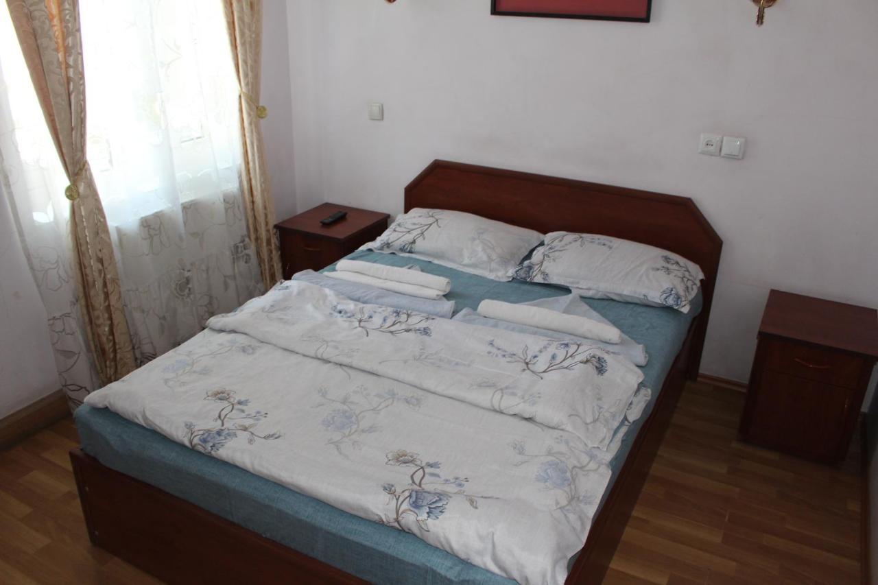 21 На Удачу Hotel Rustavi  Eksteriør billede