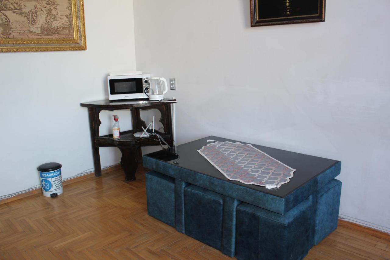 21 На Удачу Hotel Rustavi  Eksteriør billede